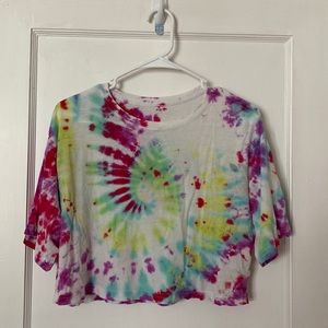 LULULEMON/ cares tee